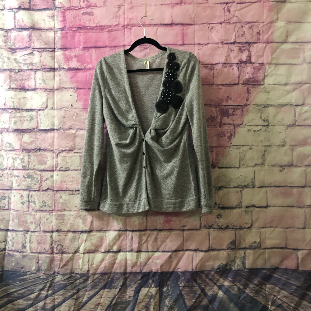 grey cardigan with flowers